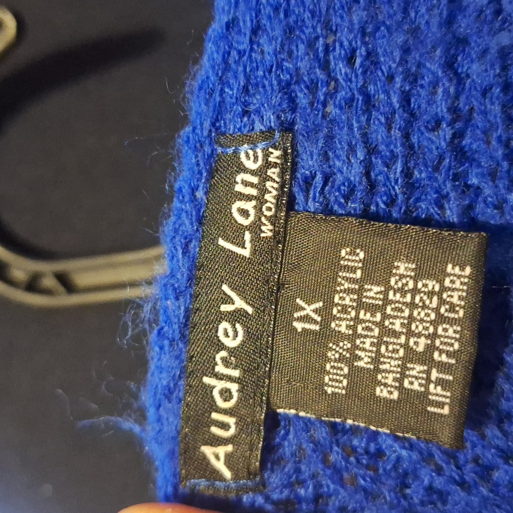 Knit sweaters - Picture 2 of 2